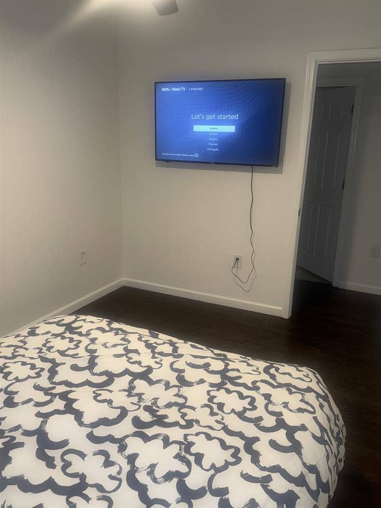 Mins to the airport! Furnished 1bdr