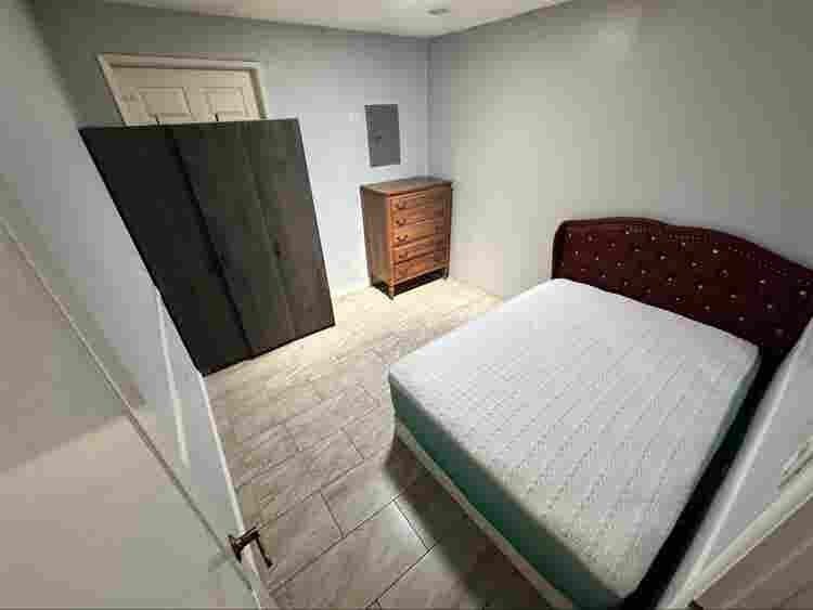 Cheap room for rent