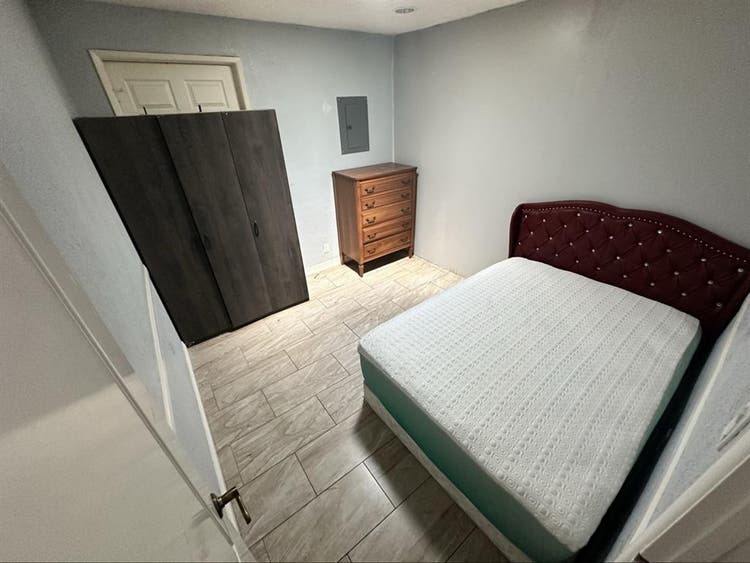 Cheap room for rent