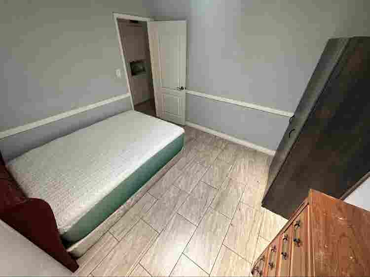 Cheap room for rent