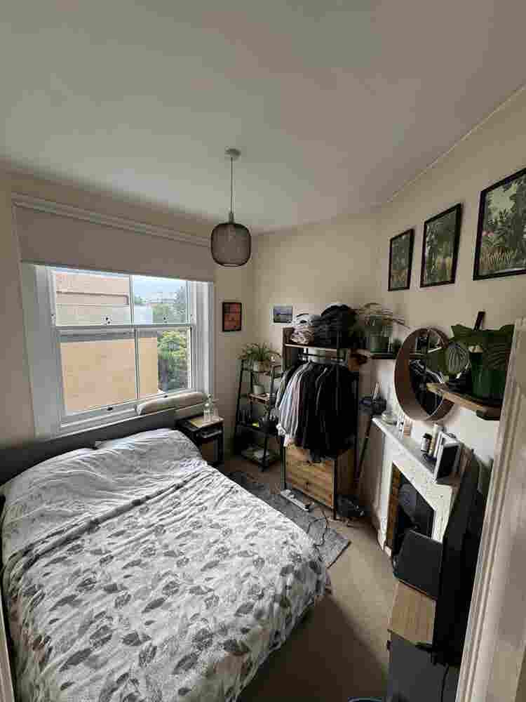 2 double rooms available in 3 bed 