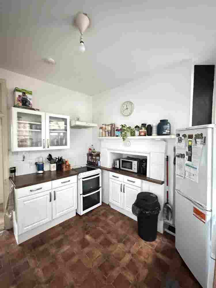 2 double rooms available in 3 bed 