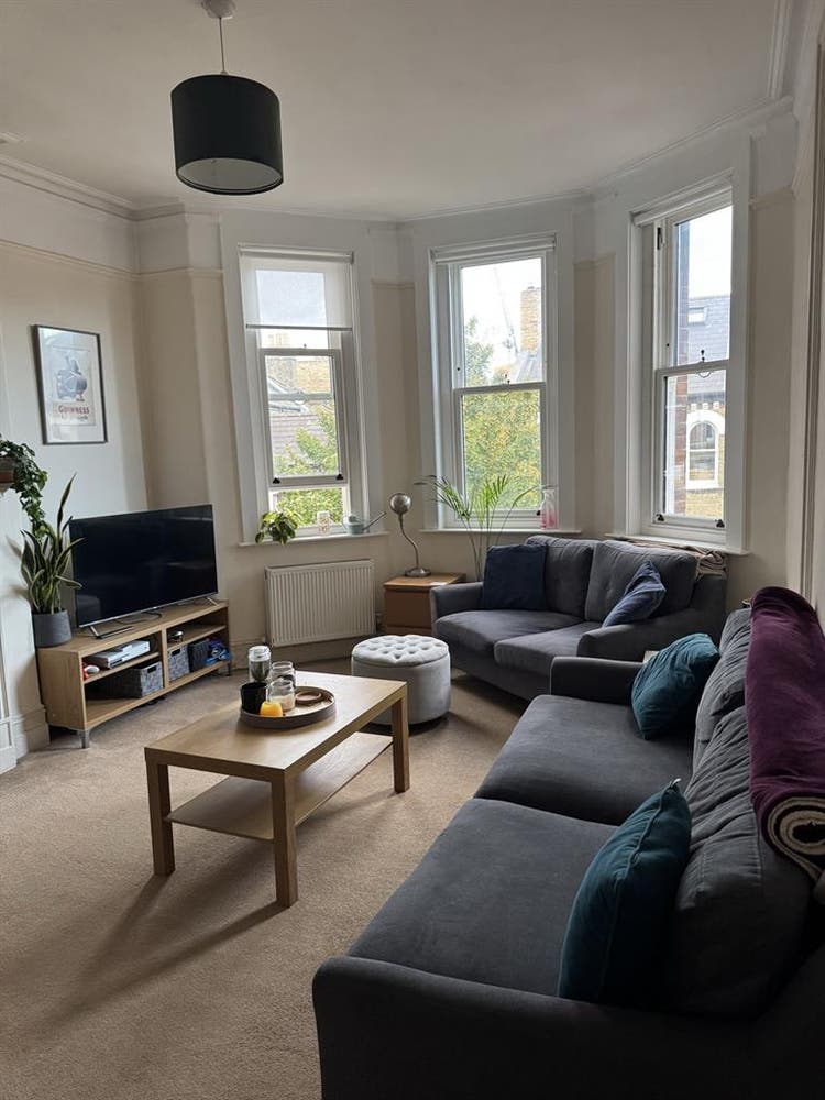 2 double rooms available in 3 bed
