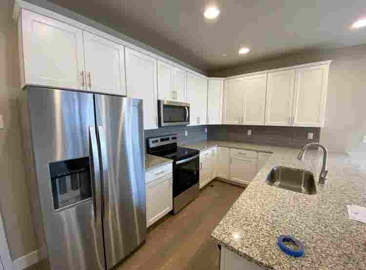 Looking for a Roomate