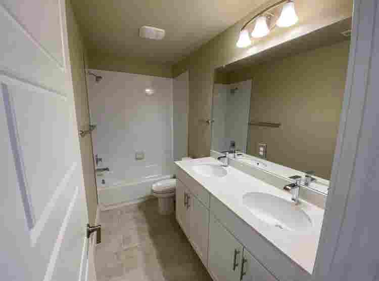 Looking for a Roomate