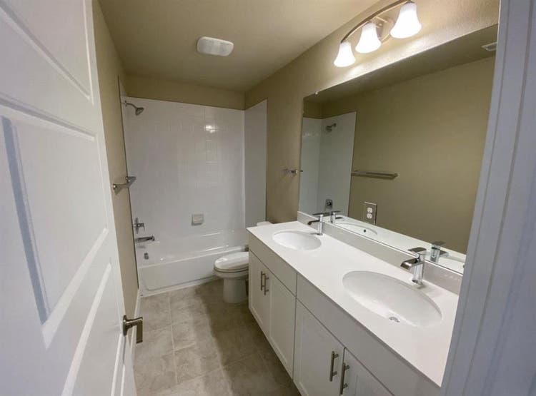 Looking for a Roomate