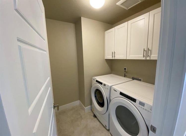 Looking for a Roomate