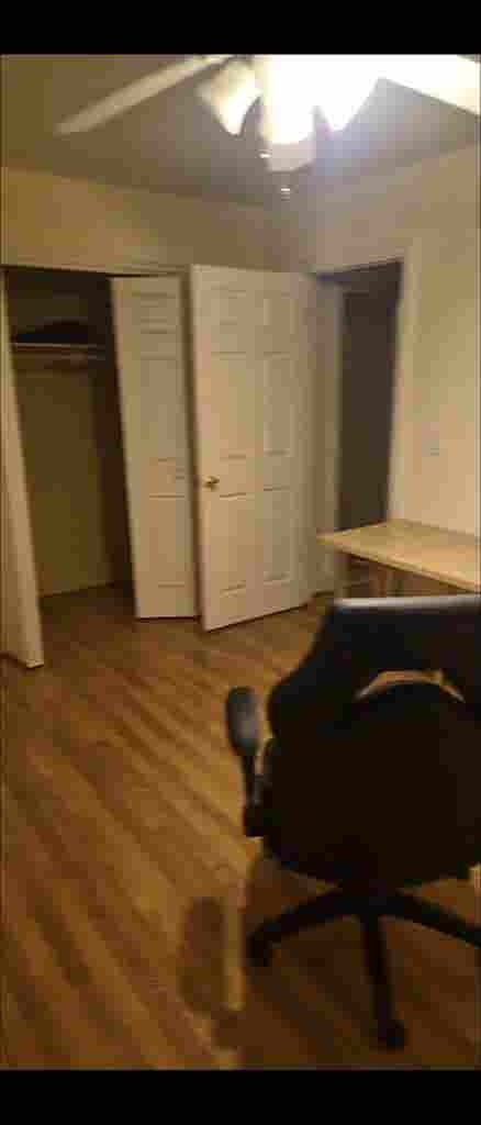 Looking for a Male Roommate