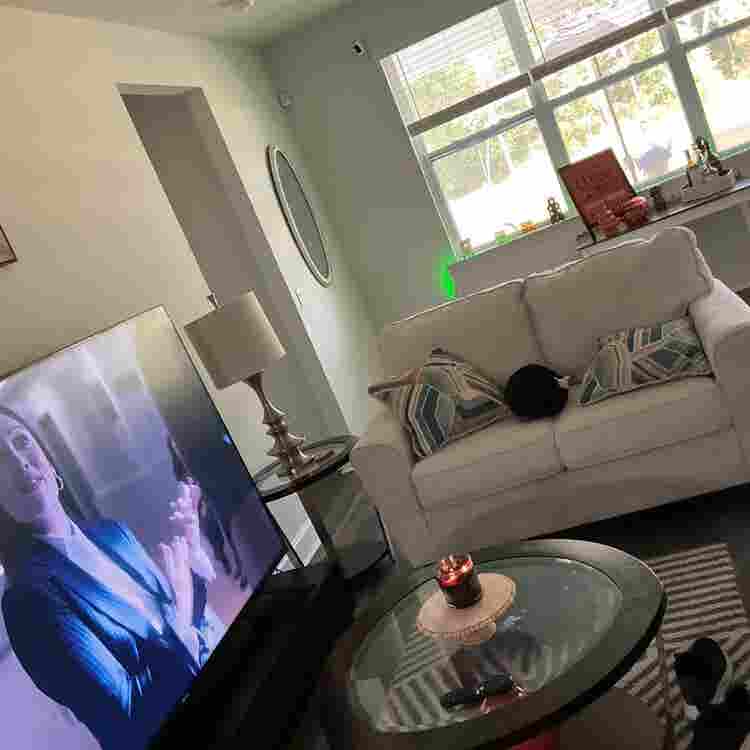 Looking for 2 roommates