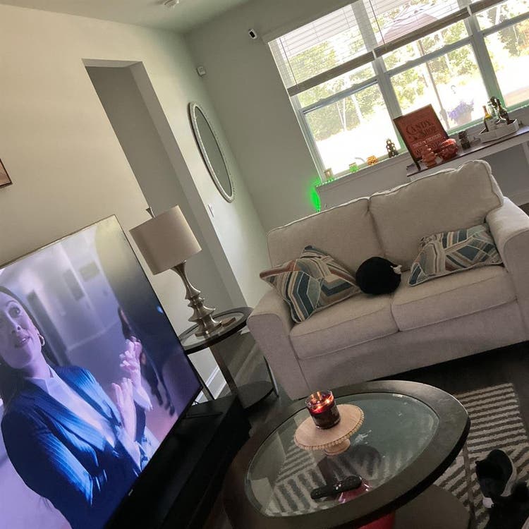 Looking for 2 roommates