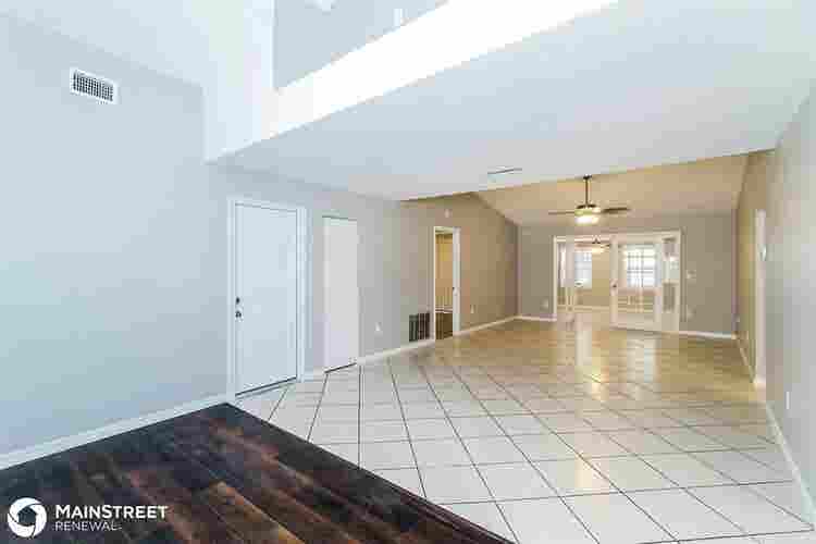 2 rooms available in Lake Sarasota