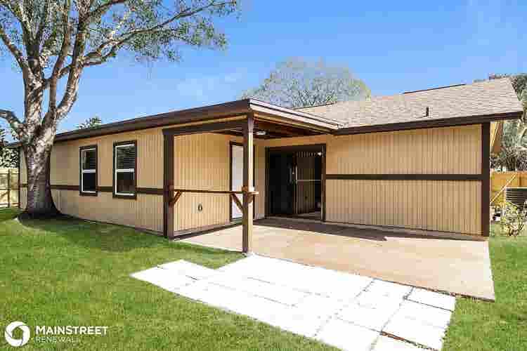 2 rooms available in Lake Sarasota