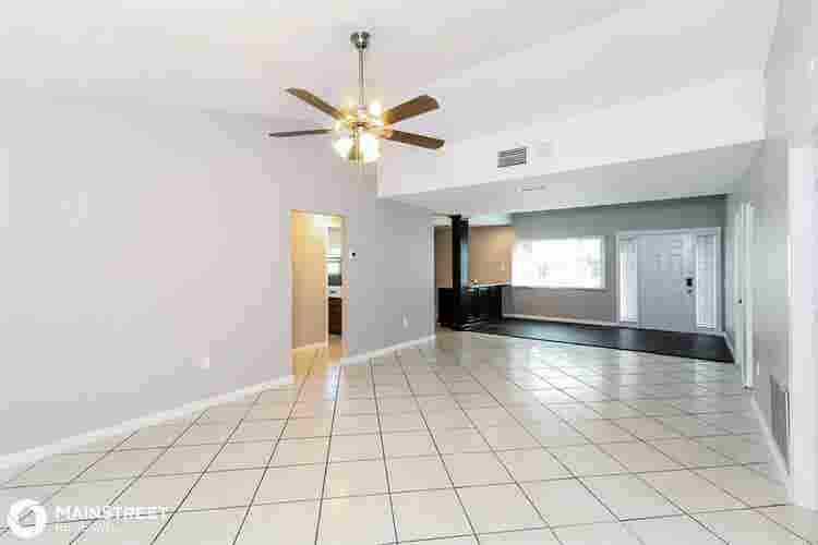 2 rooms available in Lake Sarasota