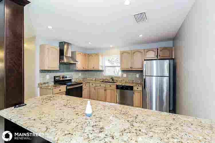 2 rooms available in Lake Sarasota
