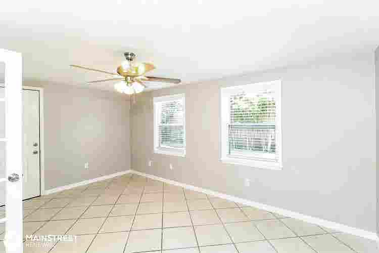 2 rooms available in Lake Sarasota