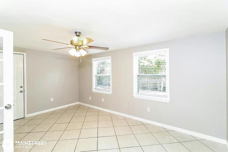 2 rooms available in Lake Sarasota