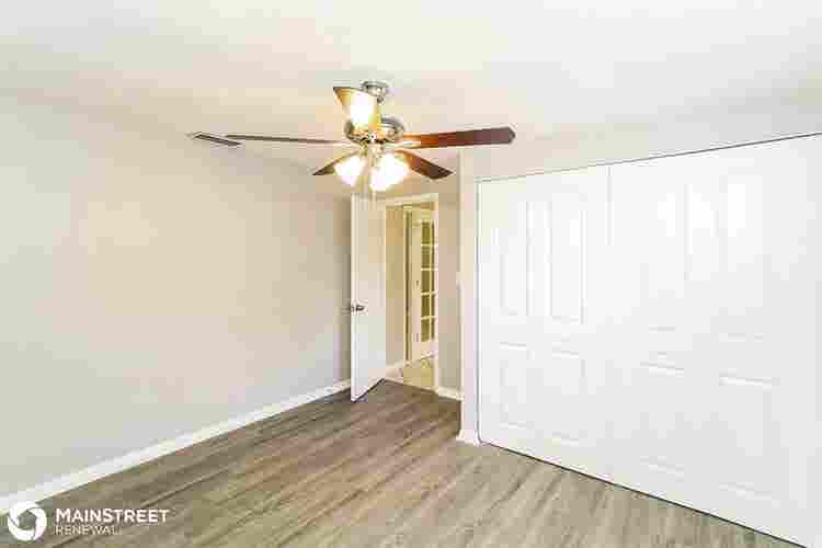 2 rooms available in Lake Sarasota