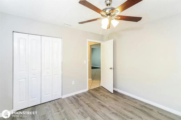 2 rooms available in Lake Sarasota