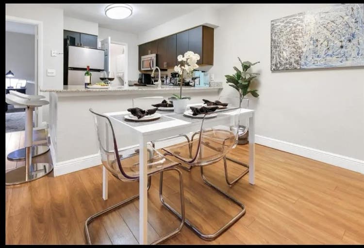 Big Beautiful Room&Bath NO Deposit!