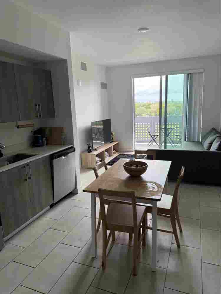 Furnished Room w Utilitiess