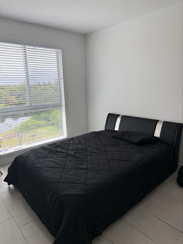 Furnished Room w Utilitiess