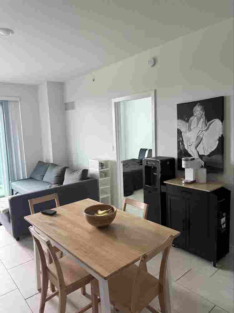 Furnished Room w Utilitiess