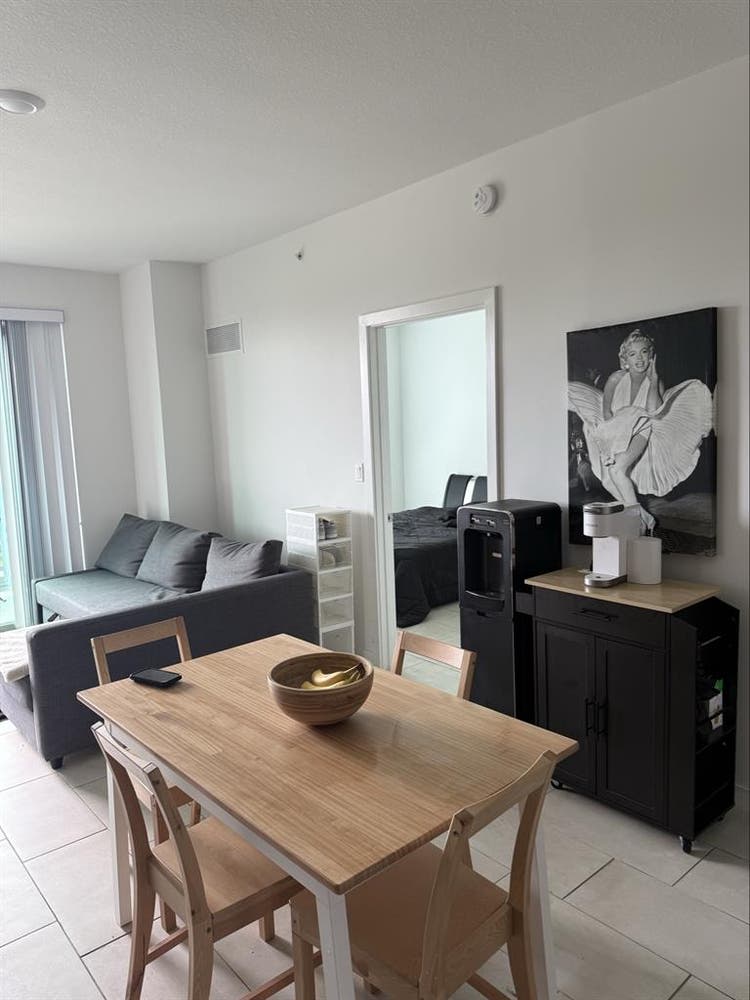Furnished Room w Utilitiess