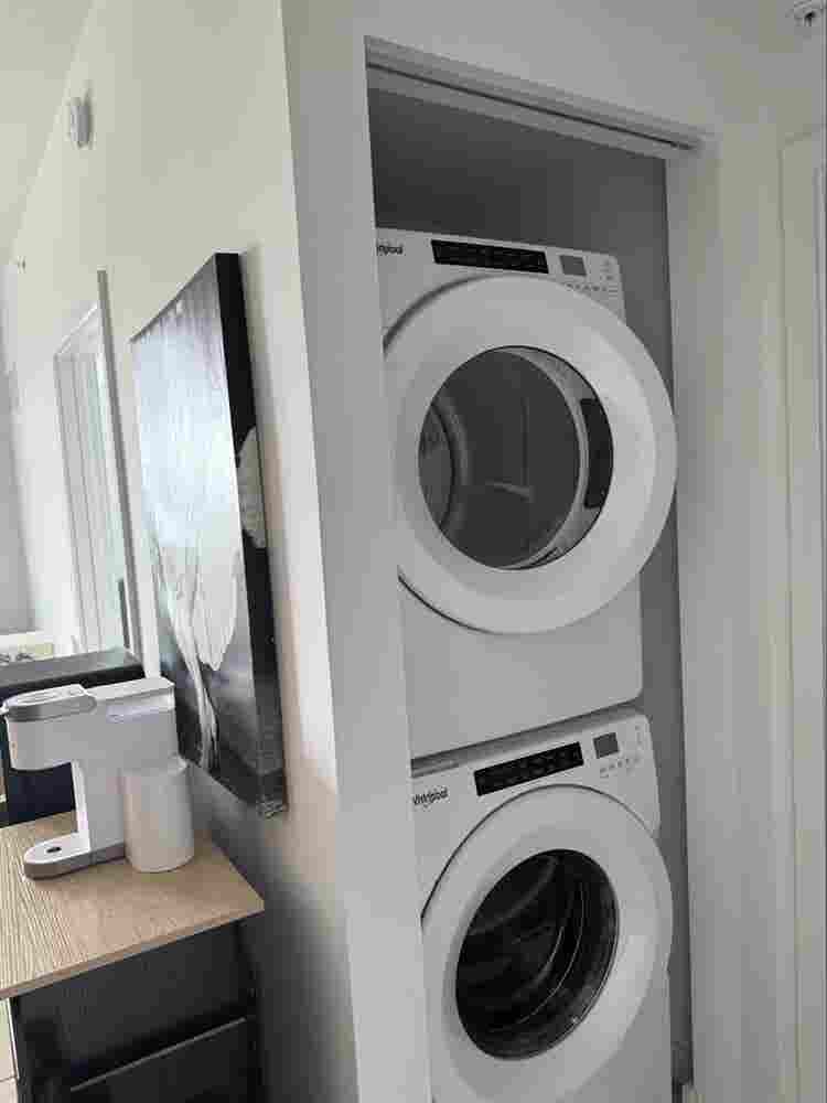 Furnished Room w Utilitiess