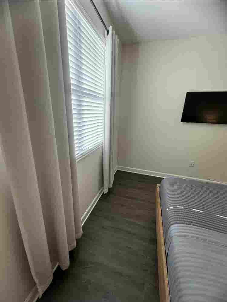 Looking for a roommate in Doral 
