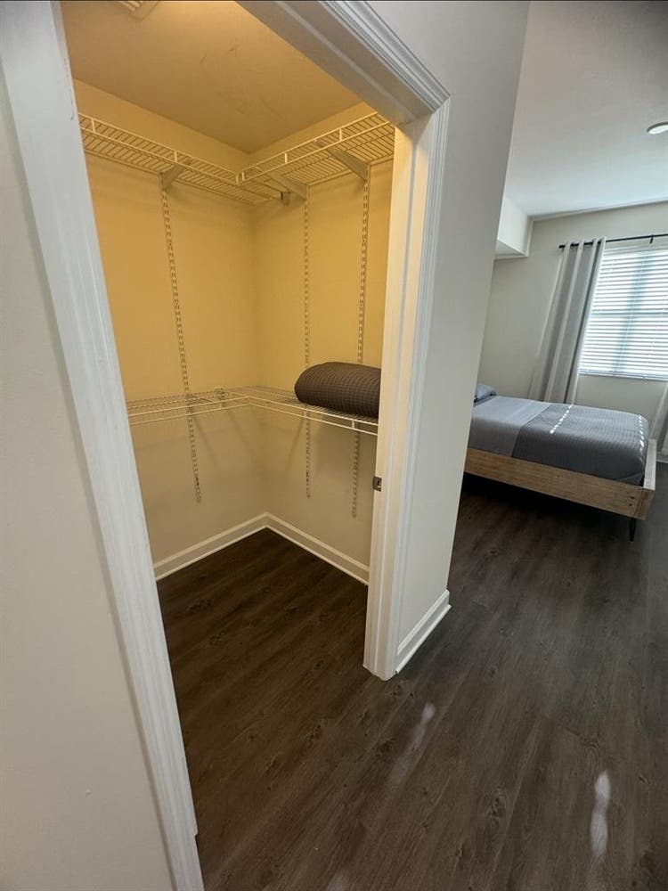 Looking for a roommate in Doral