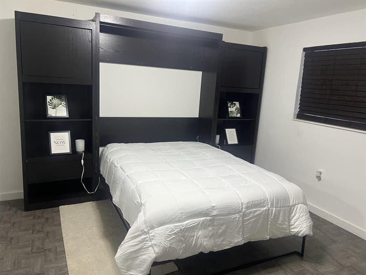 Spacious Room in Miami- Move in Now