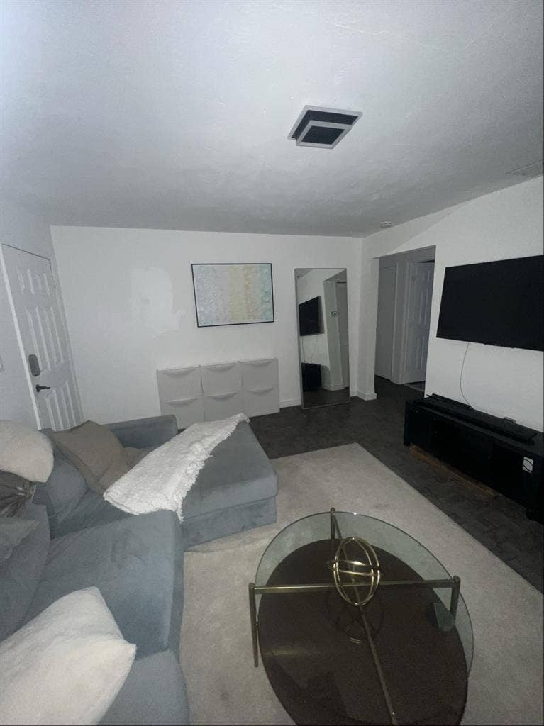 Spacious Room in Miami- Move in Now