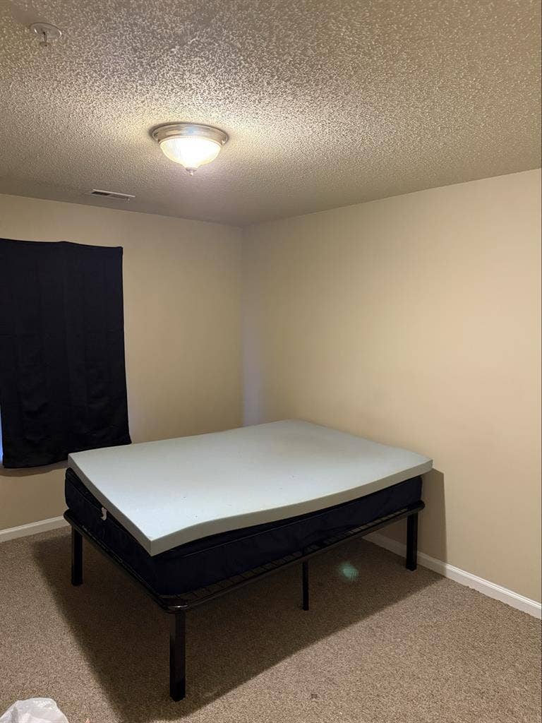 ROOM AVAILABLE IMMEDIATELY