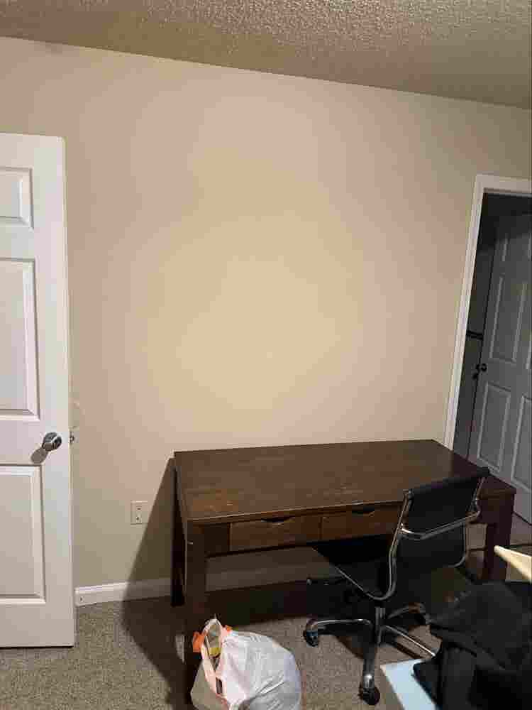 ROOM AVAILABLE IMMEDIATELY