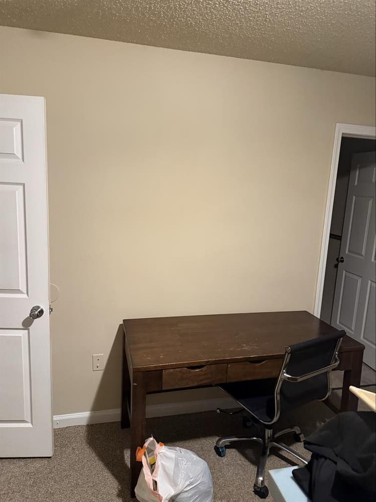 ROOM AVAILABLE IMMEDIATELY