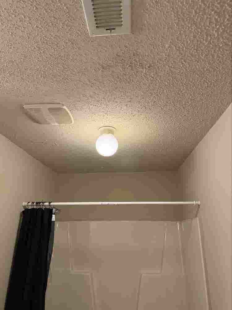ROOM AVAILABLE IMMEDIATELY