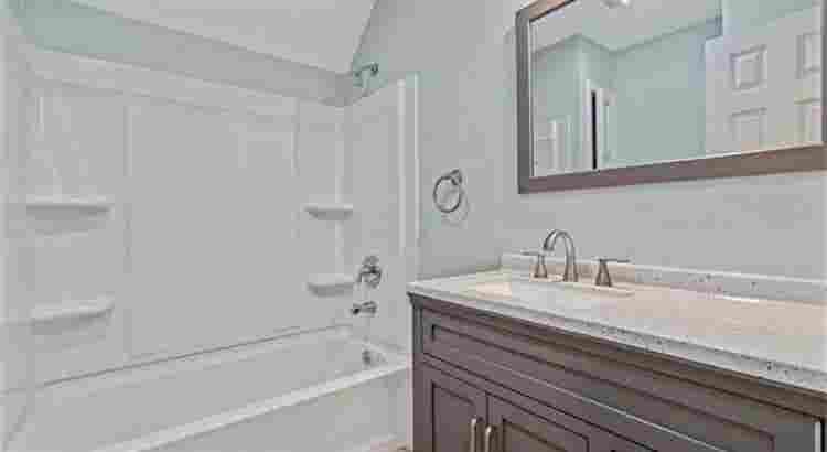 Upstairs room for rent