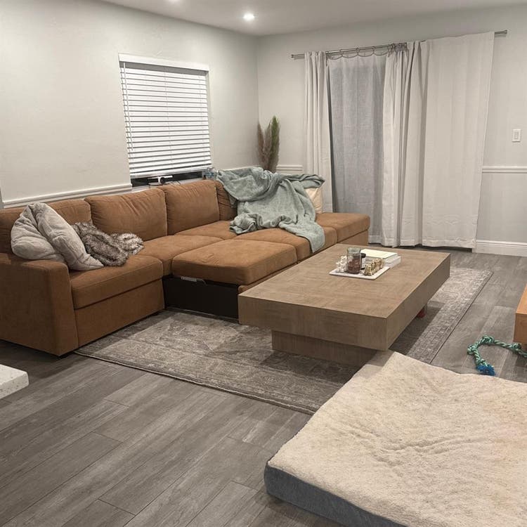 Looking for roomie