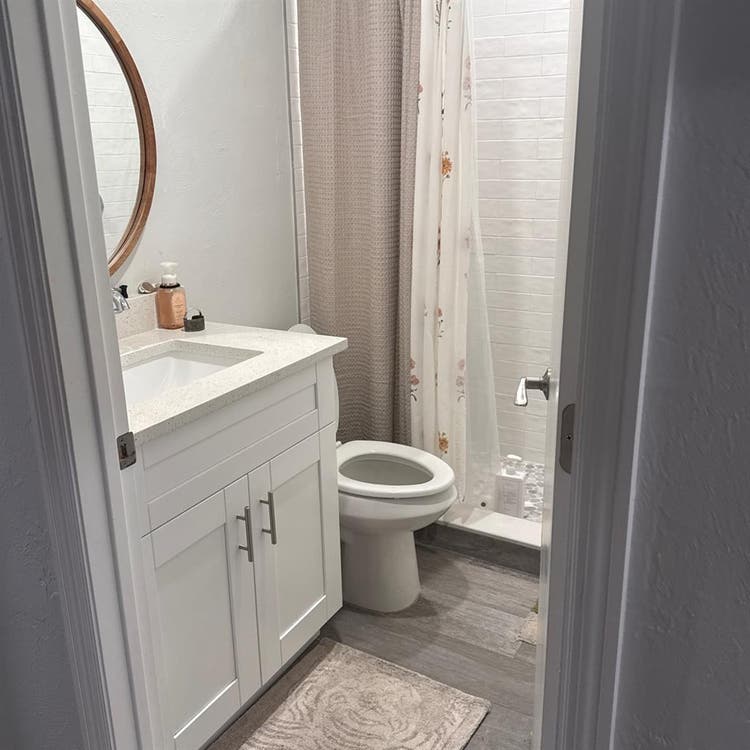 Looking for roomie