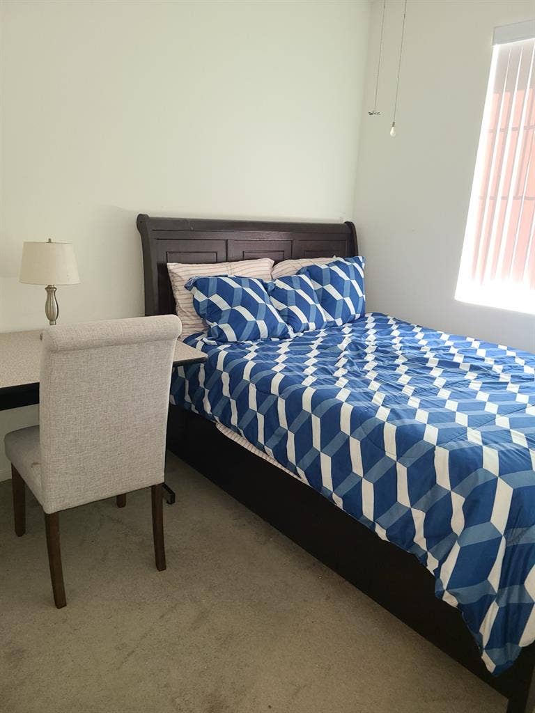 Private room
 w/ bathroom available!