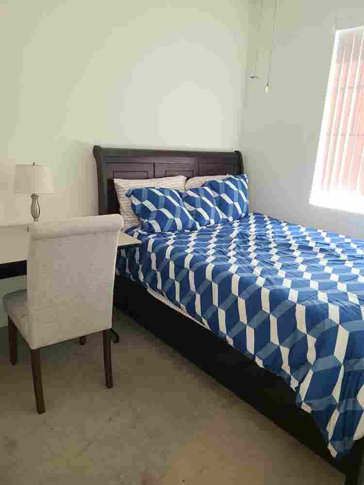 Private room
 w/ bathroom available!