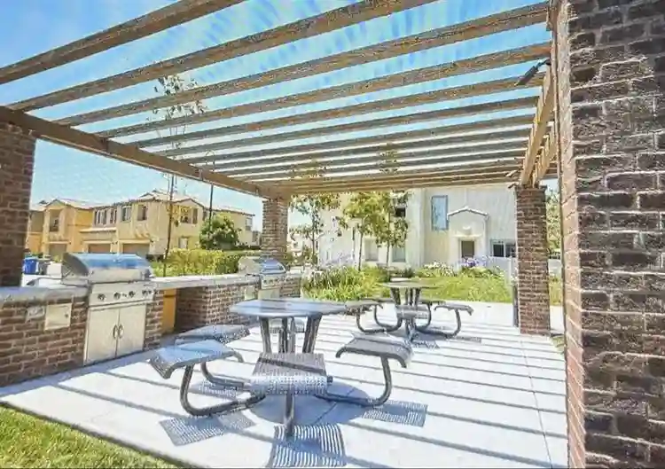 Private room
w/ bathroom available!