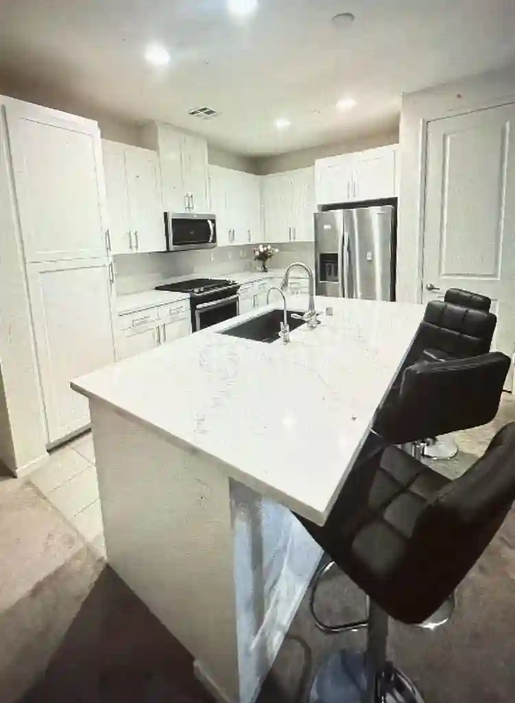 Private room
w/ bathroom available!