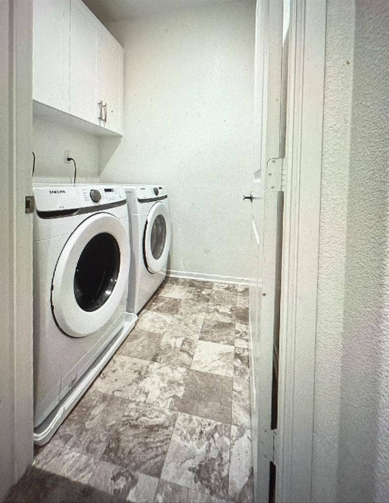 Private room
 w/ bathroom available!