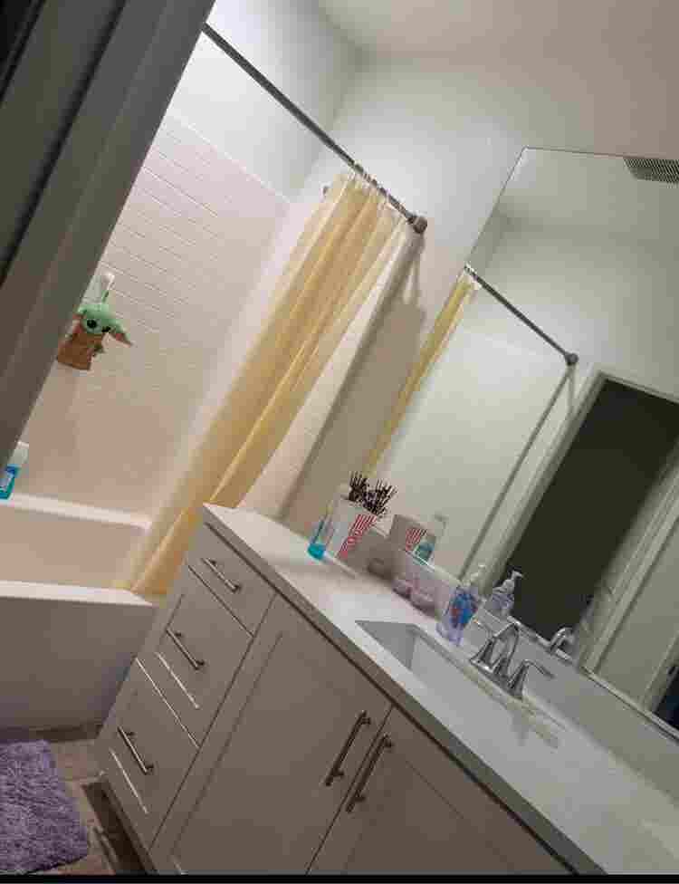 Private room
 w/ bathroom available!