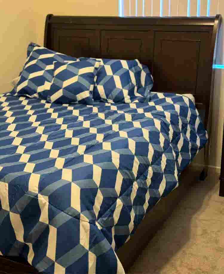 Private room
 w/ bathroom available!