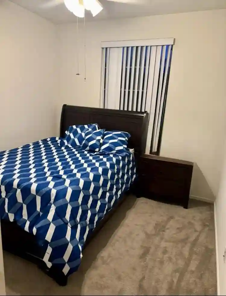 Private room
w/ bathroom available!