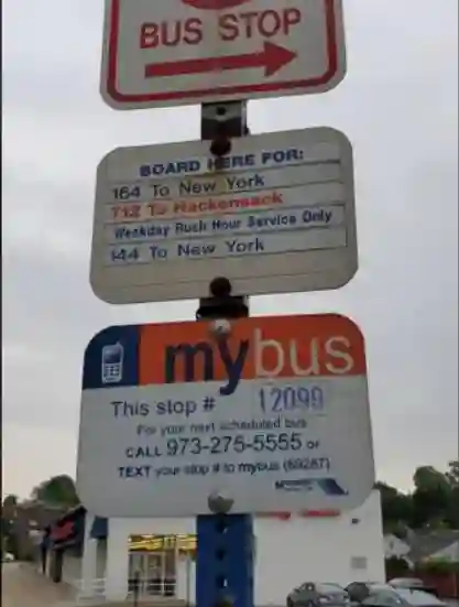 🕜🚌to NYC, 1 Block Away, near Hwys