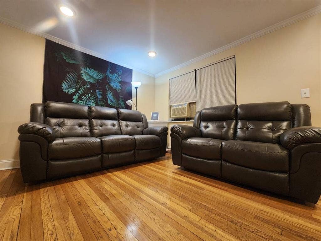 🕜🚌to NYC, 1 Block Away, near Hwys