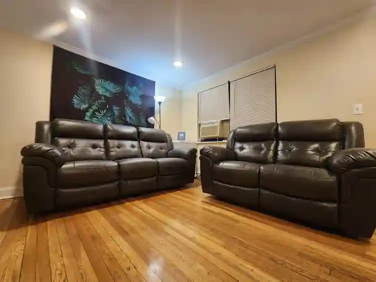 🕜🚌to NYC, 1 Block Away, near Hwys